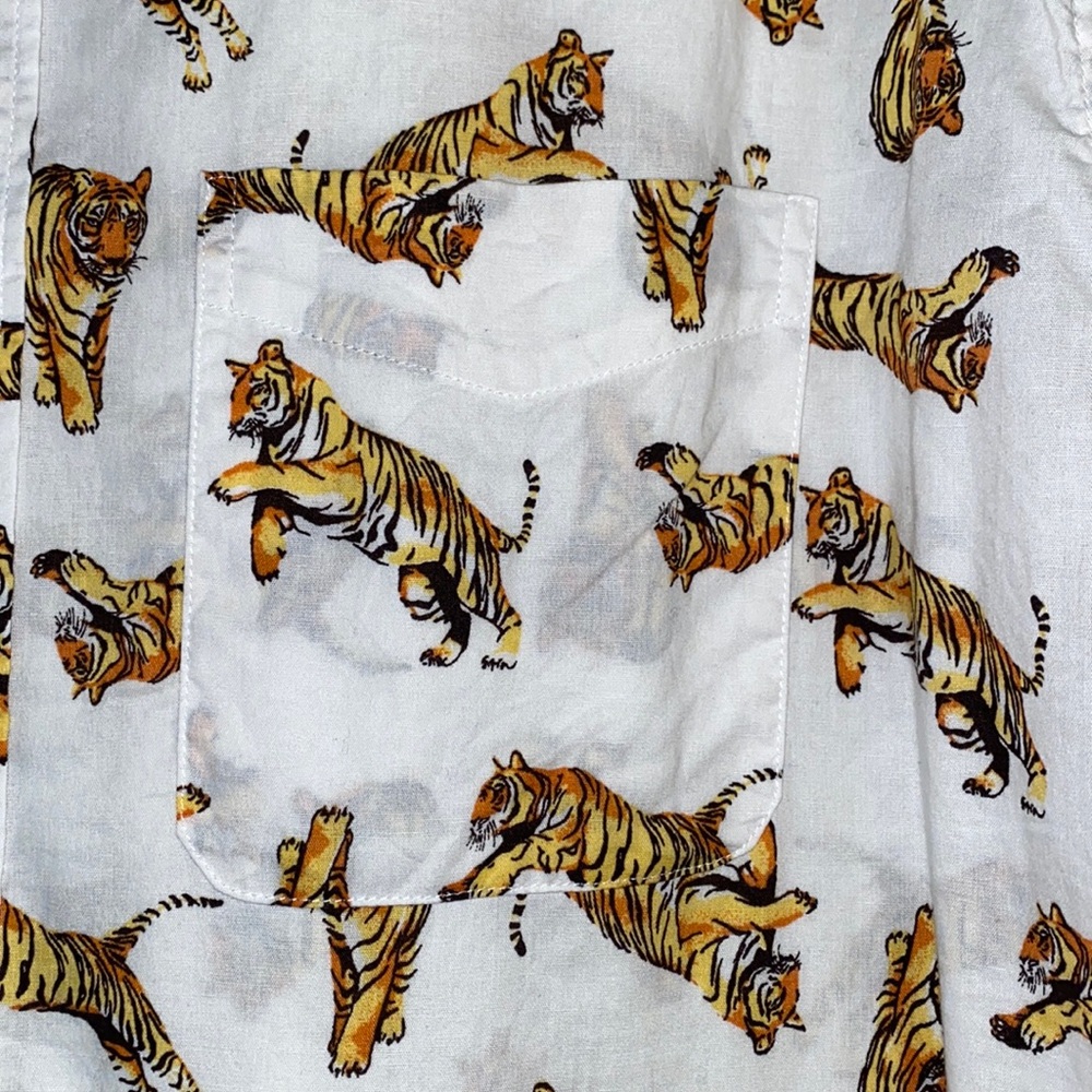 Men’s Old Navy Tiger print short sleeve size XXl